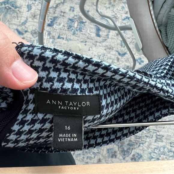 Ann Taylor Factory Blue and White Pencil Skirt - Picture 6 of 6